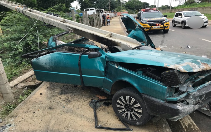 Jovem de 19 anos morre após bater violentamente veículo em poste em Juazeiro do Norte-CE