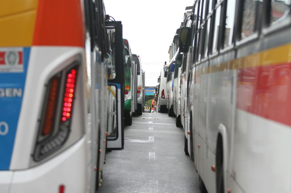 Consórcio muda roteiros e horários de ônibus no Grande Recife para beneficiar estudantes universitários