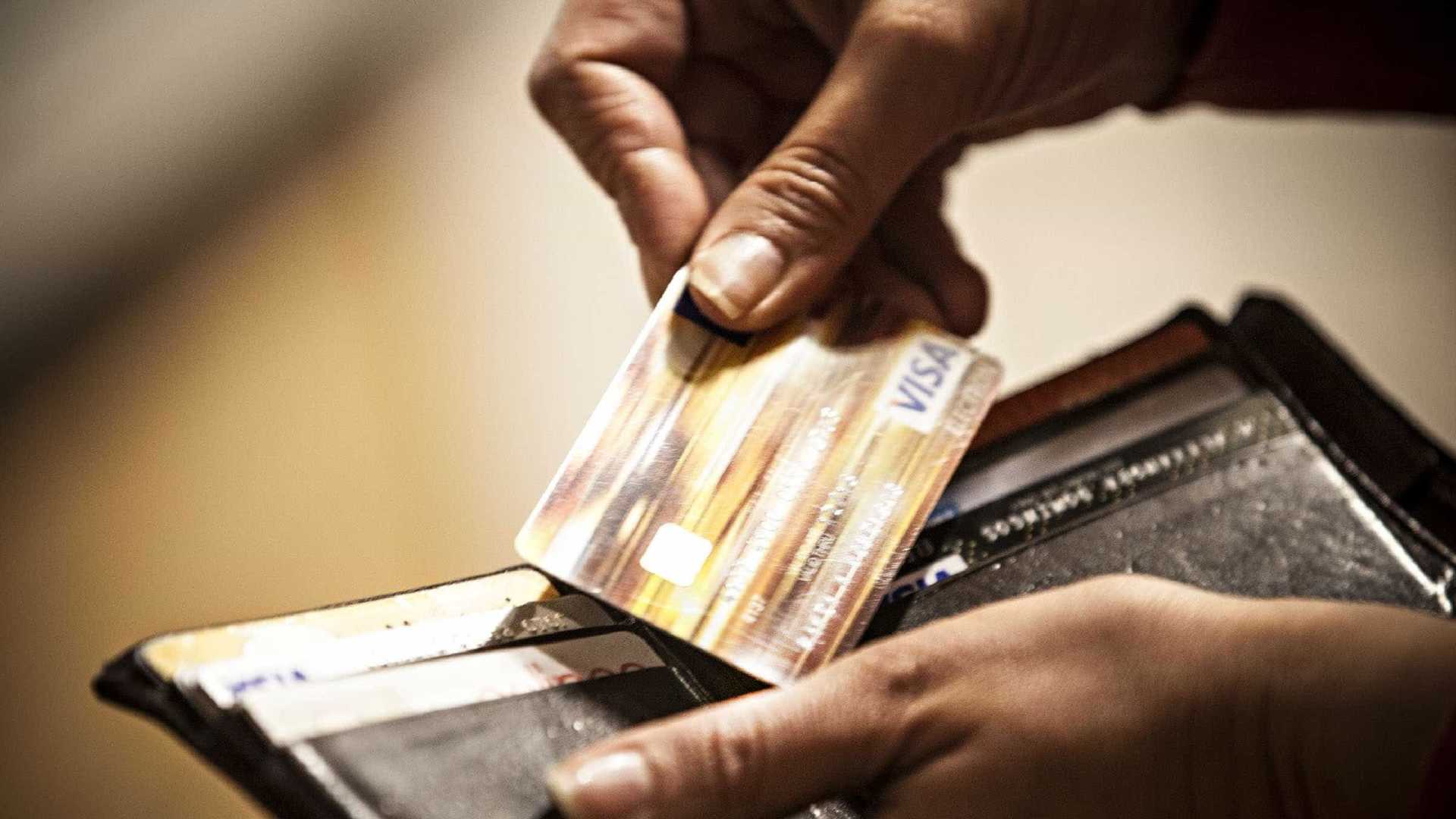 Banco Central reduz custo do cartão de débito
