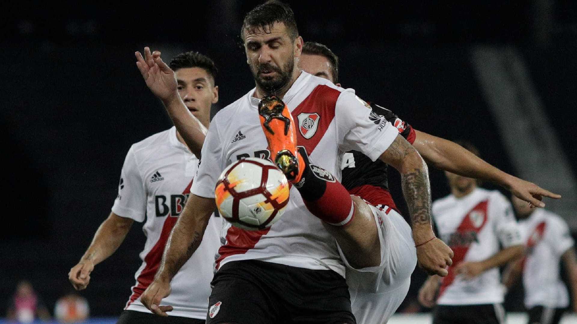 Pratto provoca Fla: ‘Não estão jogando em casa. É o campo do Botafogo’