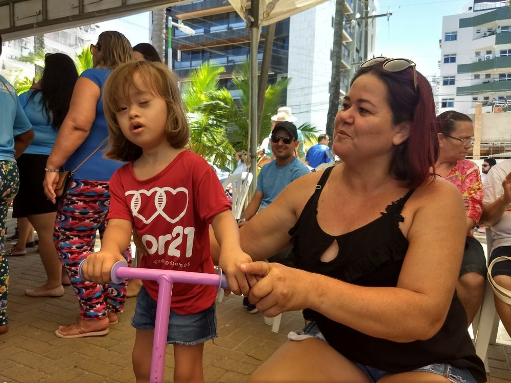 Ação na orla de Maceió dá início a atividades pelo Dia Internacional da Síndrome de Down