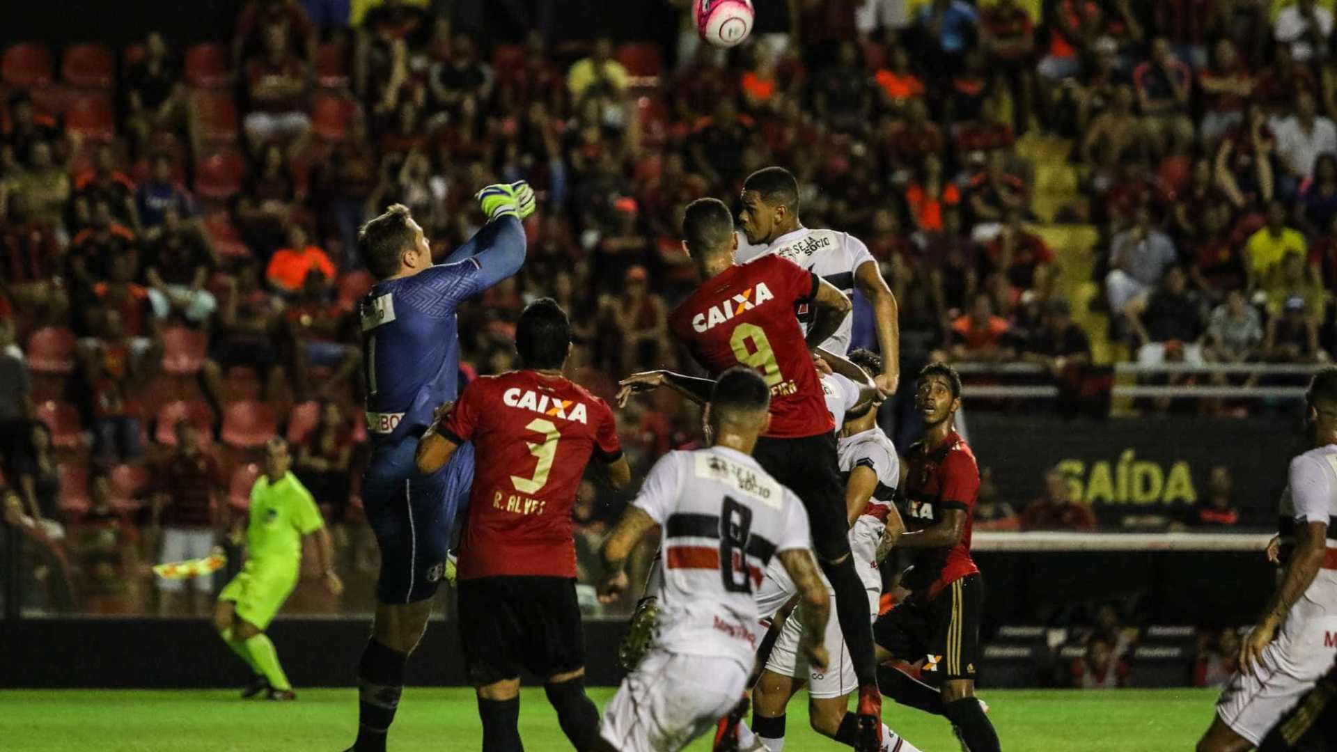 Confusão deixa 60 feridos em clássico entre Sport e Santa Cruz