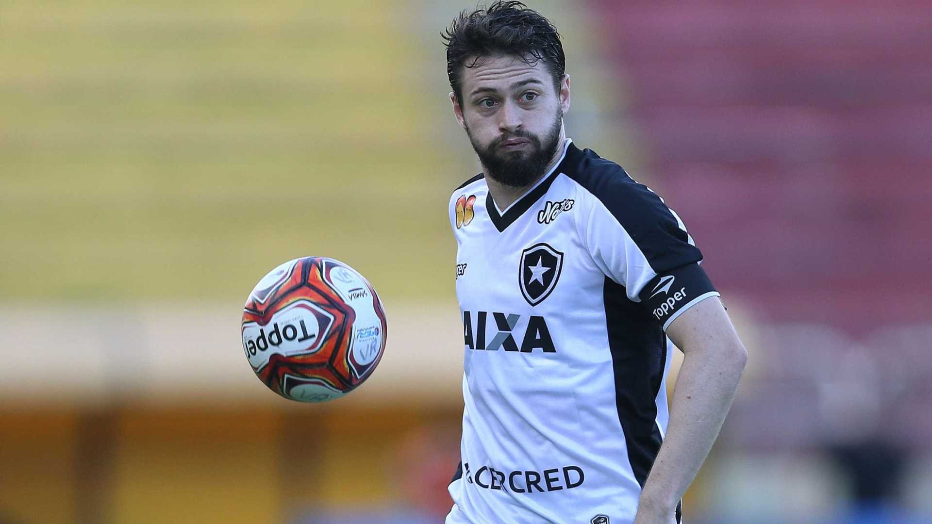 Jogador do Botafogo é operado com sucesso após grave lesão