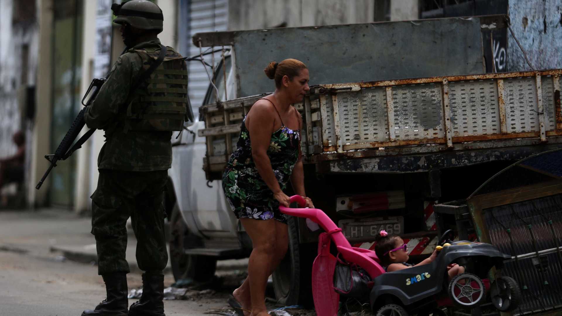Após um mês, 71% acham que intervenção não melhorou segurança no Rio
