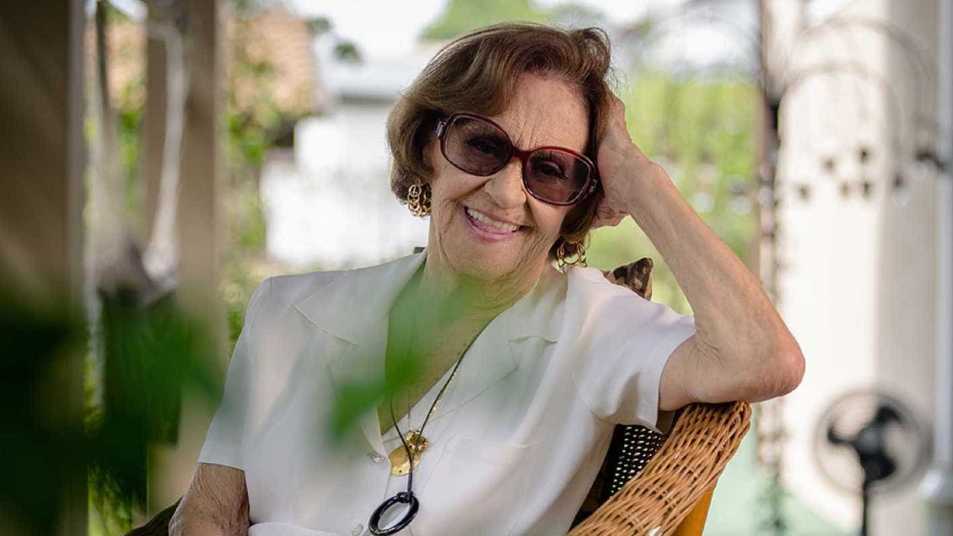 Aos 90 anos, Laura Cardoso renova contrato com a Globo