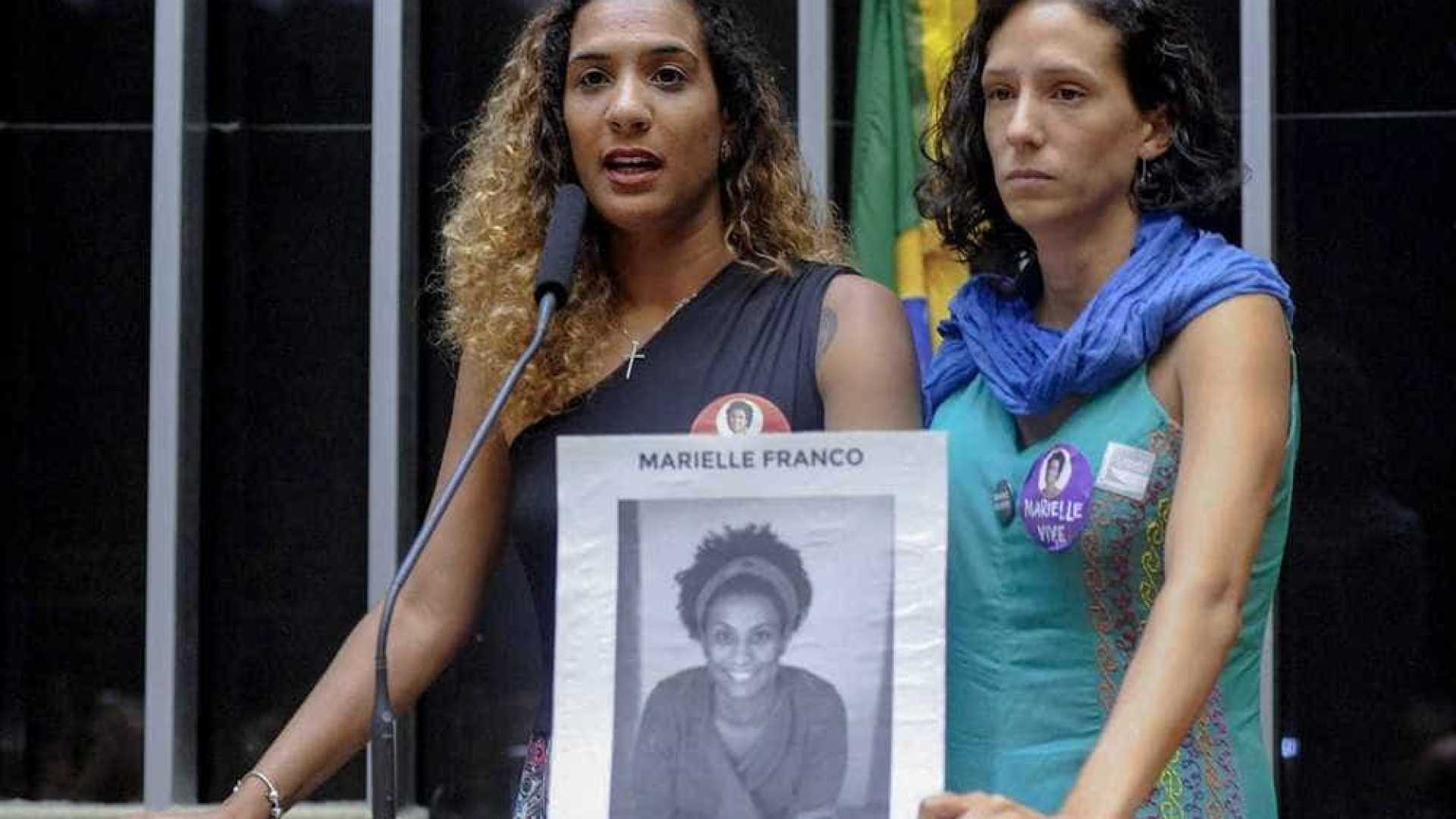 Irmã e companheira de Marielle entram com ação contra o Facebook