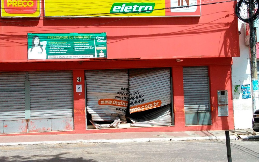 Grupo ataca agências bancárias, casa lotérica e lojas em madrugada de terror em Catu, na BA