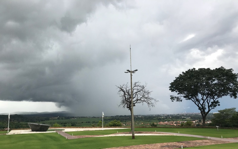 Chuva volta a cair na Região do Cariri no fim da tarde desta sexta-feira, 13
