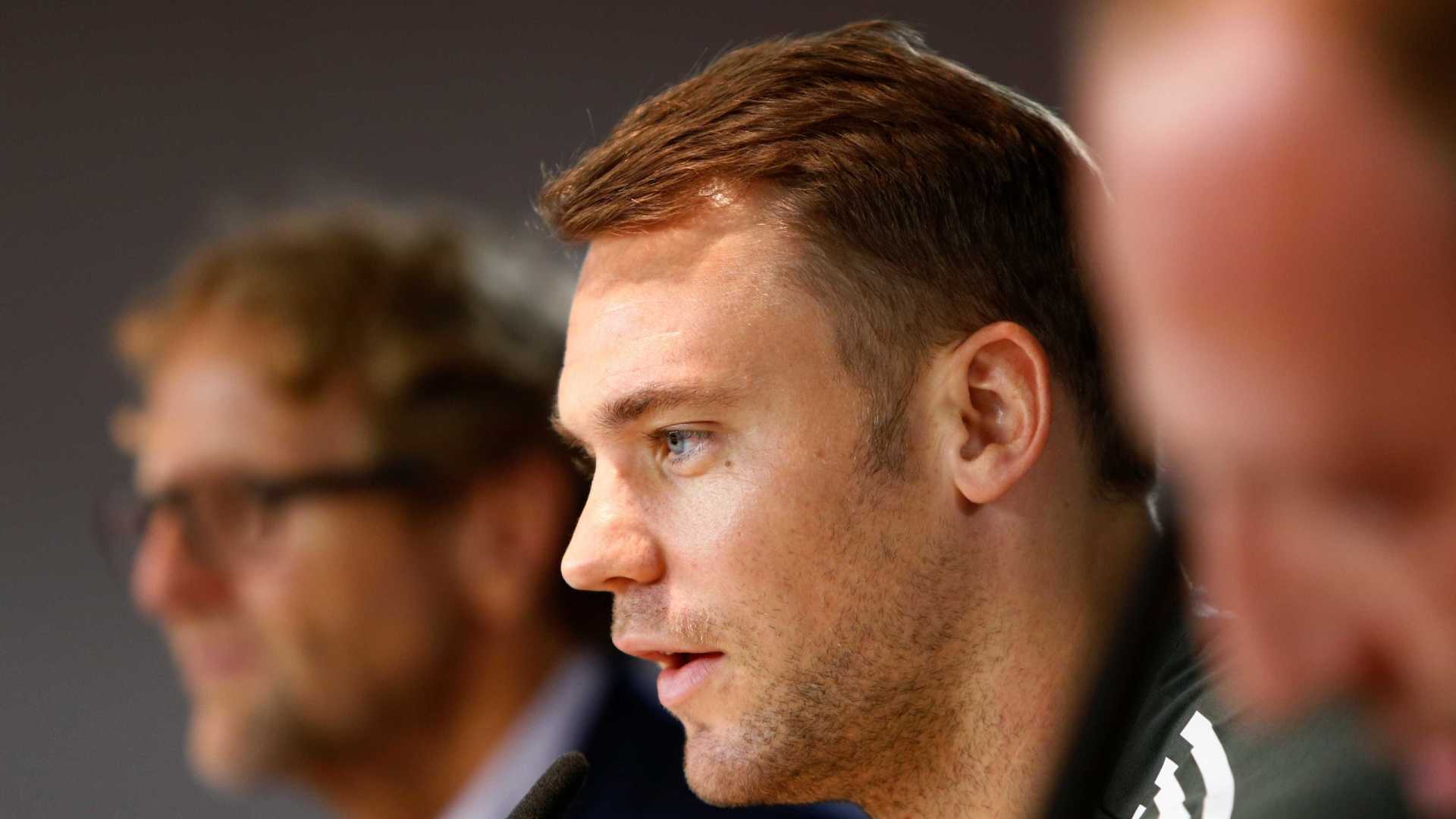 Neuer volta a treinar após ficar sete meses afastado do futebol