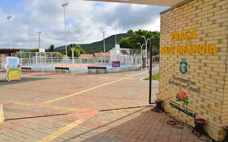 Governo municipal de Mautiti assina ordem de serviços da Praça Mais Infância