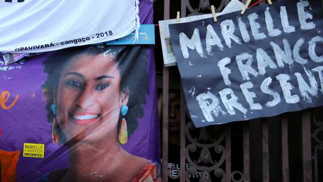 Assessora que acompanhava Marielle e Anderson em carro deixou país