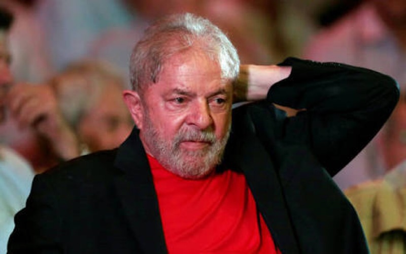 Moro determina prisão de Lula para cumprir pena no caso do triplex em Guarujá