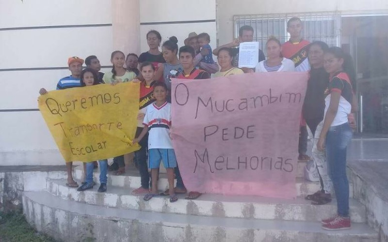 População de Saboeiro protesta contra gestão de Micheline por transporte escolar
