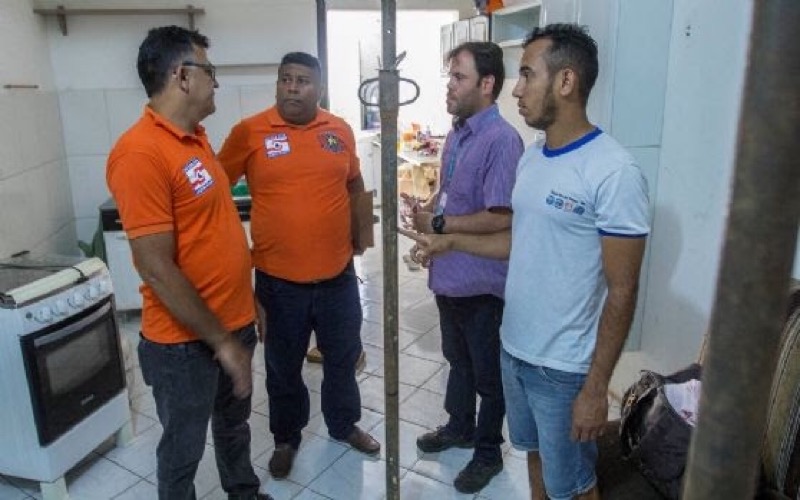Defesa Civil notifica residências no bairro João Cabral