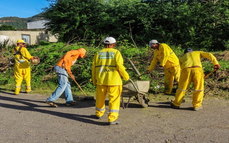 Bairros do município do Crato continuam a receber serviços de limpeza