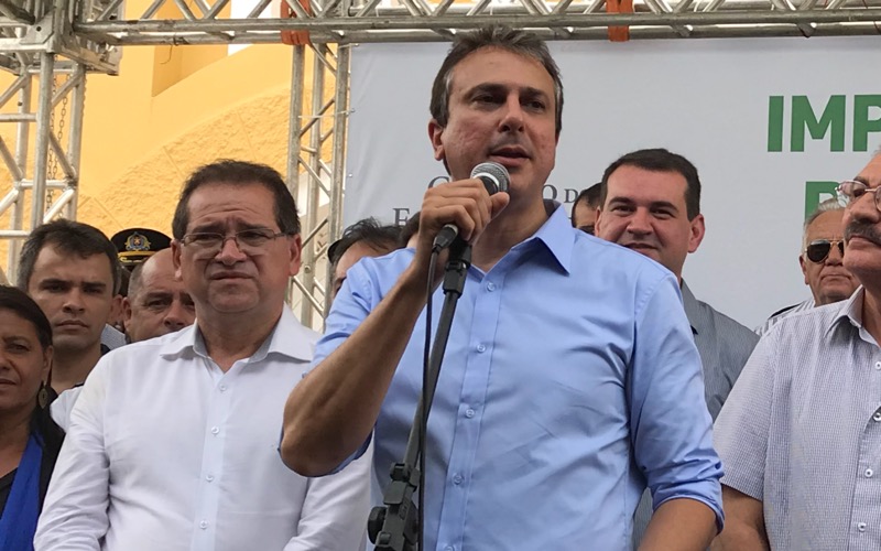 Camilo Santana chega em Crato-CE para assinar ordem de serviço do Parque de Exposição Pedro Felício Cavalcante; obras estão a todo vapor