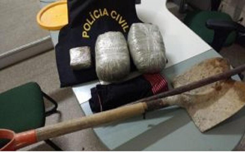 Polícia Civil de Crato apreende droga escondida em matagal