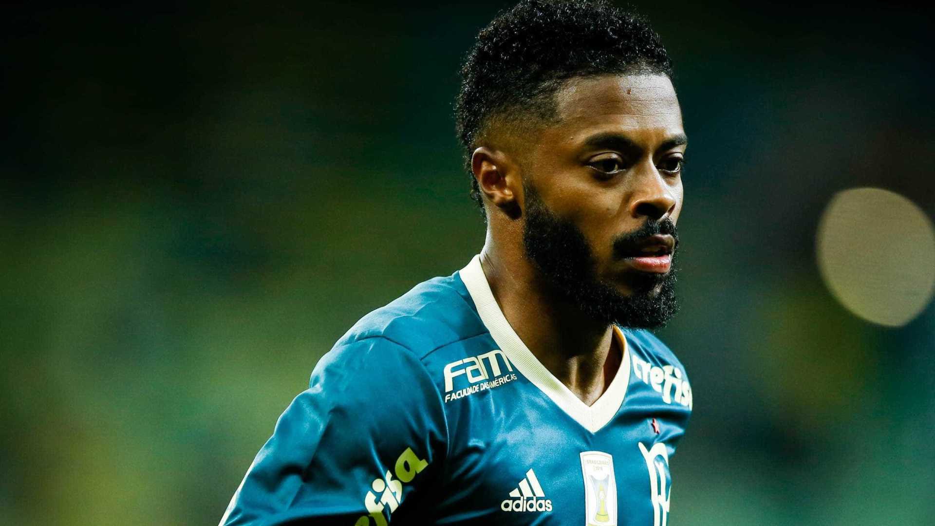 Sport anuncia Michel Bastos como novo dono da camisa 9