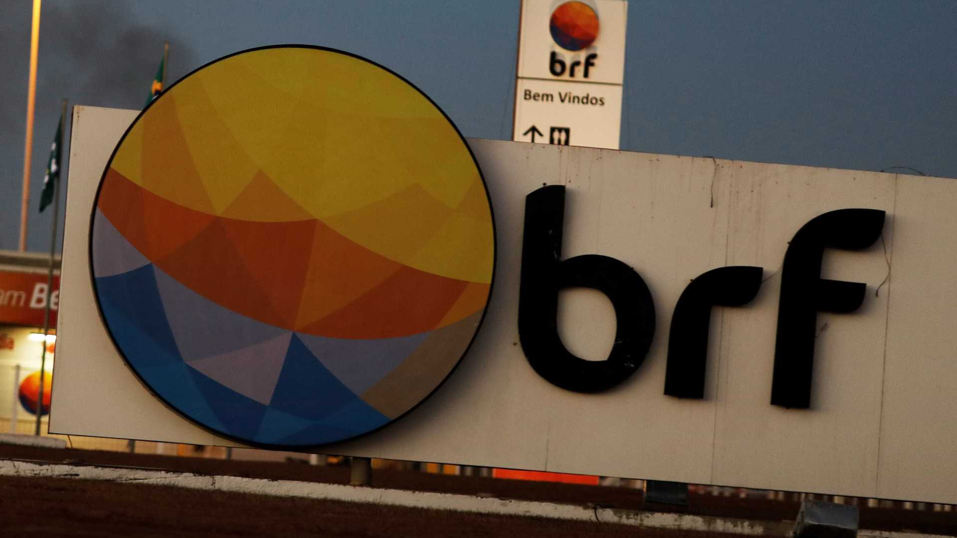 UE ameaça suspender todas as compras de frango da BRF