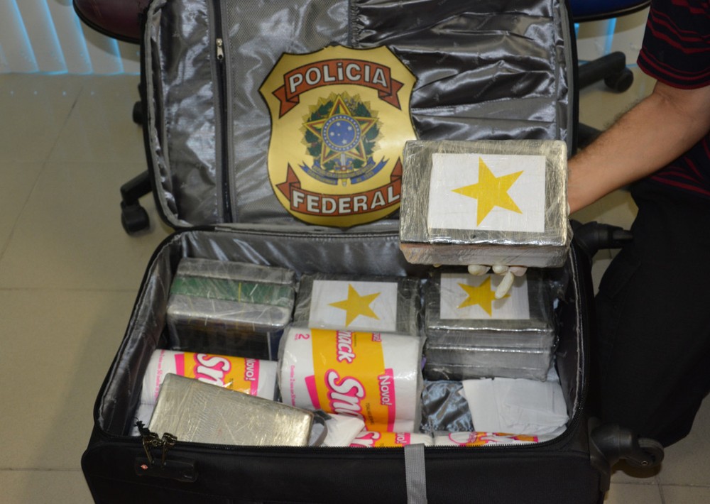 Estudante é presa com 16,2 quilos de cocaína em mala no Aeroporto do Recife