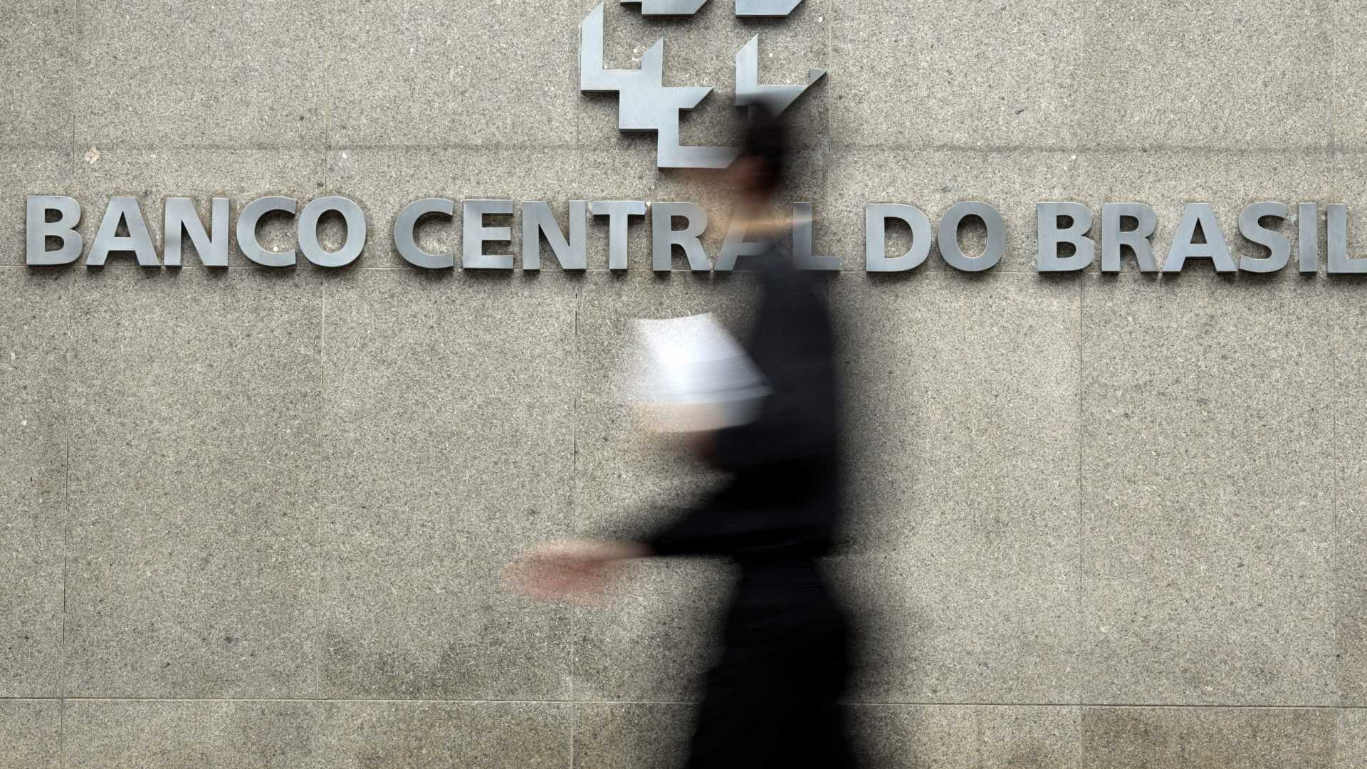 Prazo para declarar bens acima de US$ 100 mil no exterior acaba hoje
