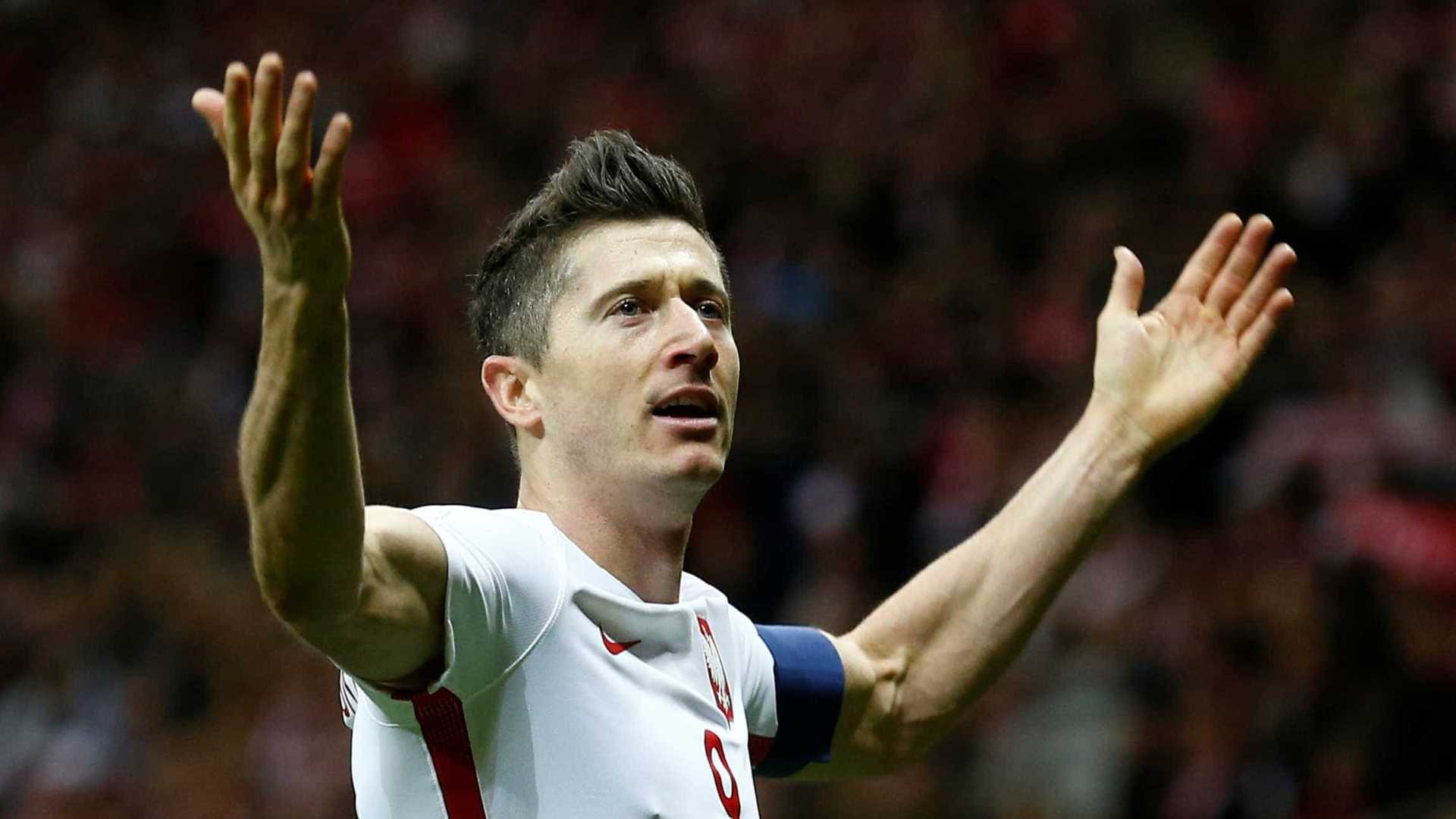 Lewandowski fica longe do Real, que mira em dois atacantes do Inglês