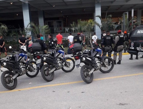 Polícia controla tumulto no primeiro dia de funcionamento de shopping em Olinda