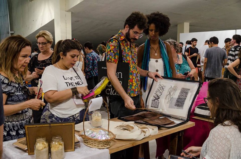 Feira de arte impressa reúne trabalhos de 70 artistas em shopping do Recife
