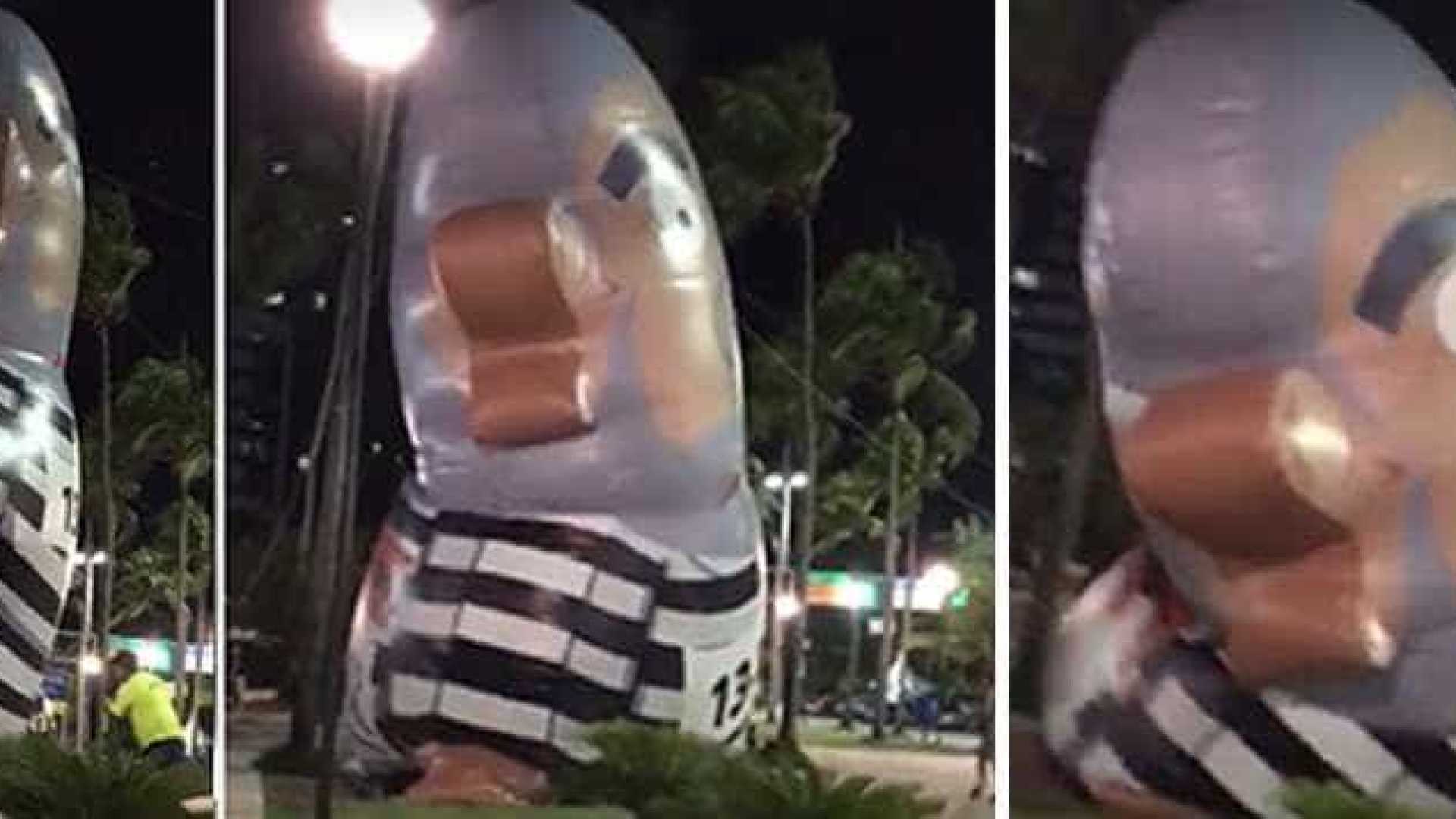 Boneco de Lula como presidiário é furado no Recife; assista