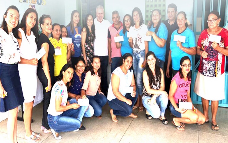 Em destaque na educação Afonso Sampaio entrega  premiação do “Prêmio Escola Nota 10”  na  escola 15 de Novembro em Nova Olinda-CE