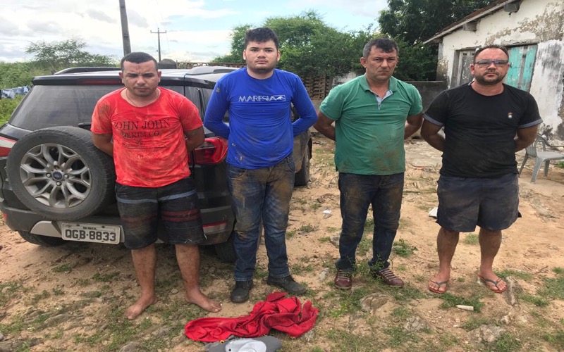 Polícia prende suspeitos de ataque a carro-forte. Grupo viajava em carro blindado