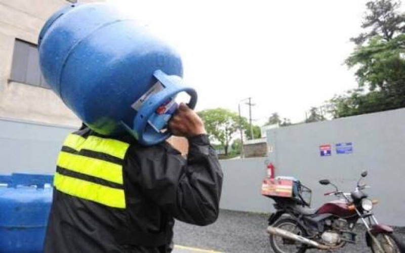 População afirma que comerciantes estão se aproveitando da greve para aumentar valor de produtos na Região do Cariri