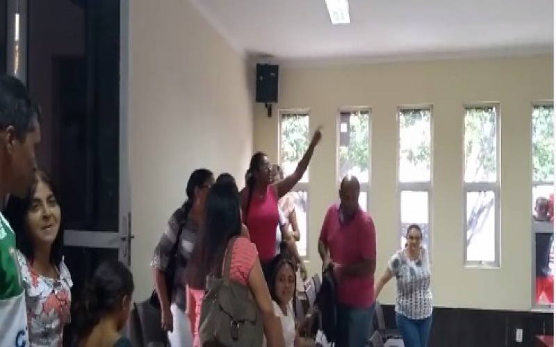 Milagres. Câmara aprova aumento de 3% para professores e vereador ameaça servidoras