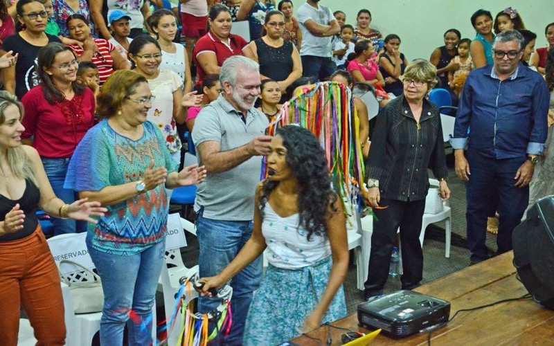 Prefeitura entrega Kit pedagógico para Creche III e pré-escola em Nova Olinda-CE