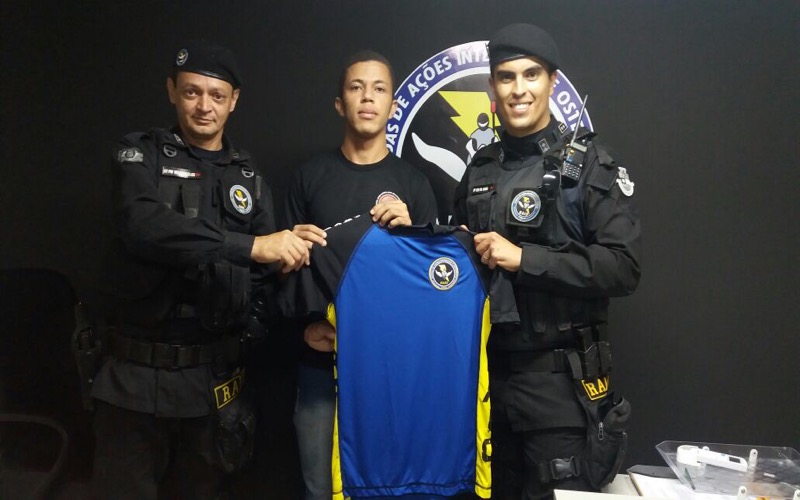 Jovem realiza sonho de conhecer base do RAIO em Juazeiro do Norte