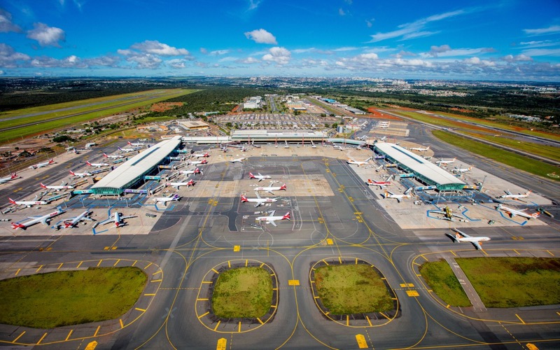 Ao menos 11 aeroportos estão sem combustível nesta sexta-feira