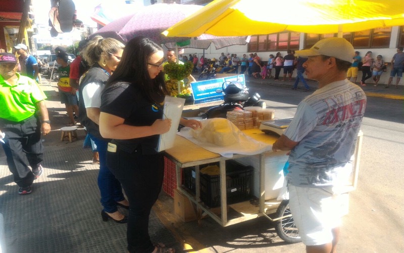 Vigilância Sanitária do Crato promove inspeção no comércio ambulante do Centro da cidade