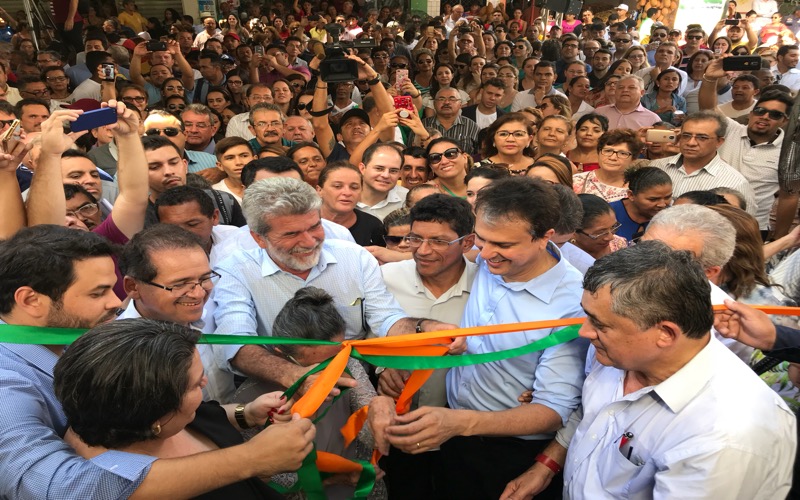 Governo do Estado inaugura Shopping popular em Crato-CE