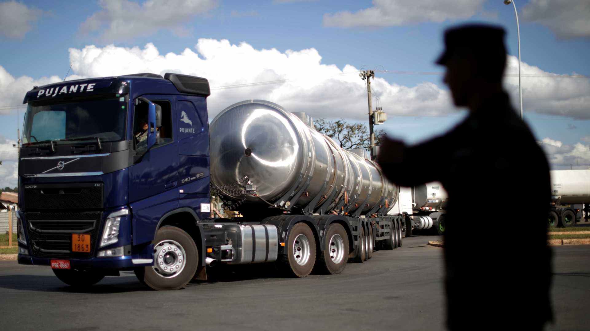 AGU cobra R$ 141 milhões de transportadoras que descumpriram decisão