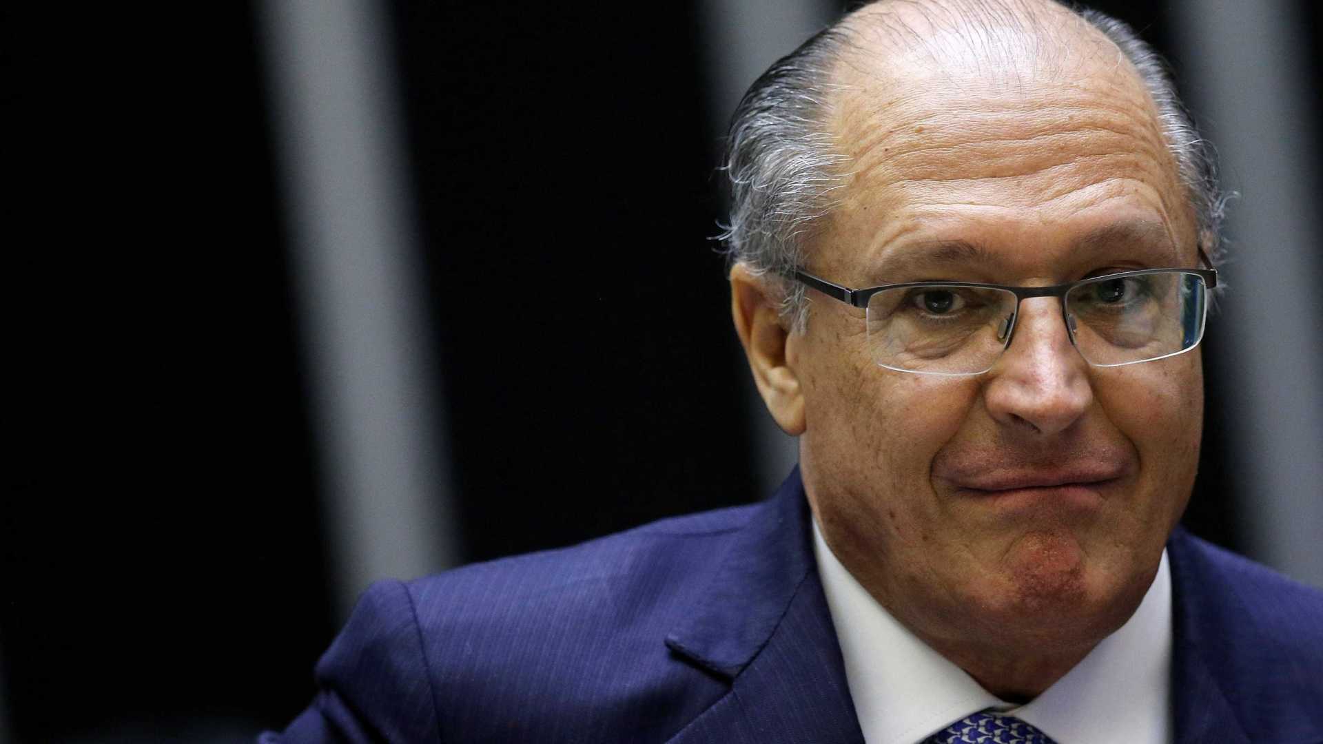 Gestão Alckmin manteve bônus para professor mesmo admitindo ineficácia
