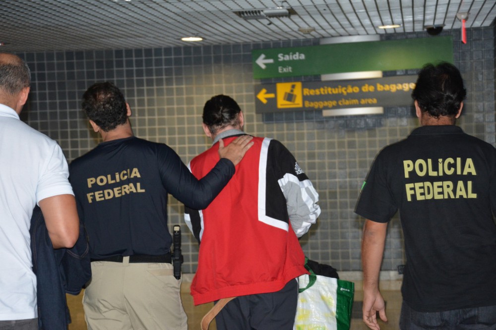 Francês procurado por estupro de vulnerável é extraditado da Espanha para Pernambuco e preso