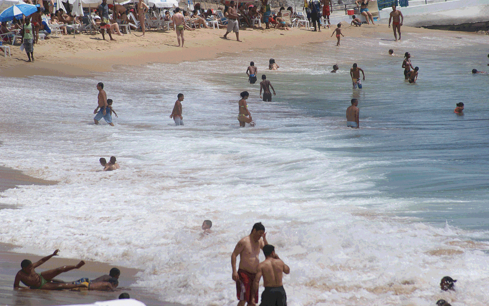 Balanço do Inema aponta trechos impróprios para banho em 25 praias da Bahia