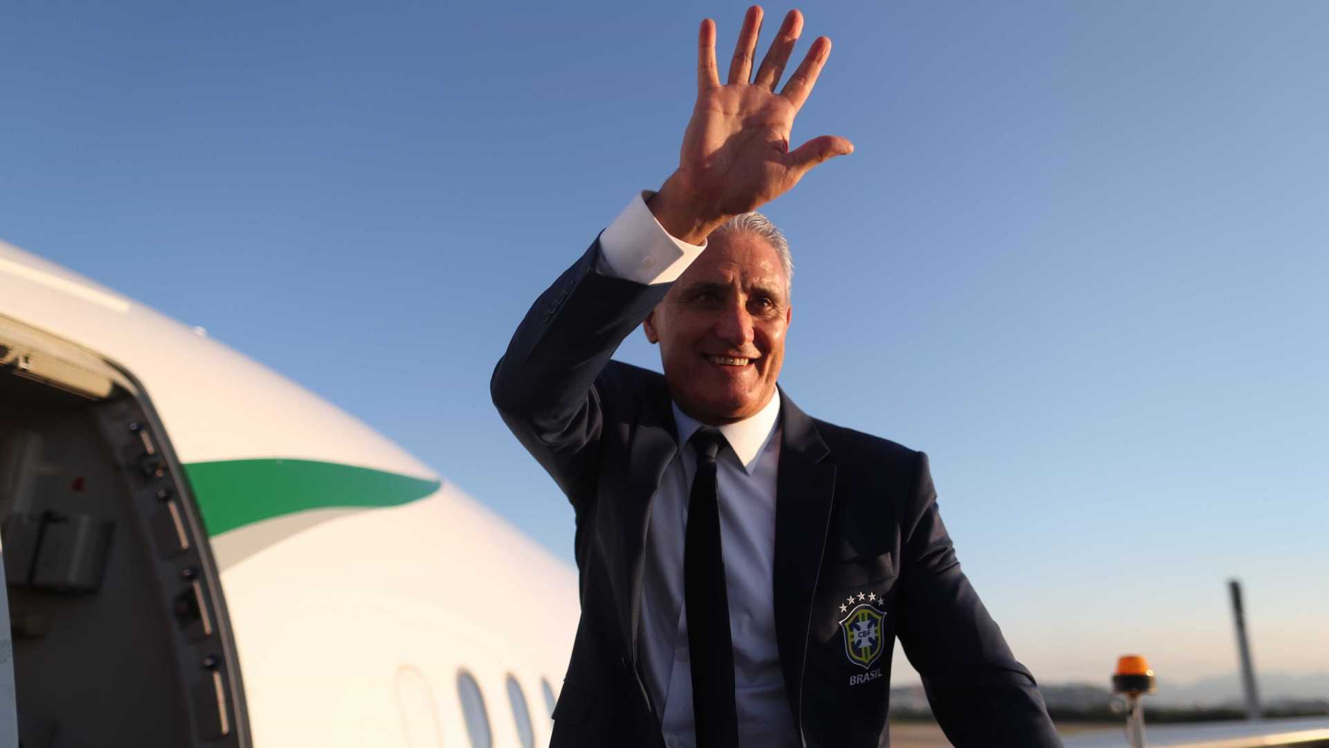 Seleção brasileira chega a Londres e treina à tarde no CT do Tottenham