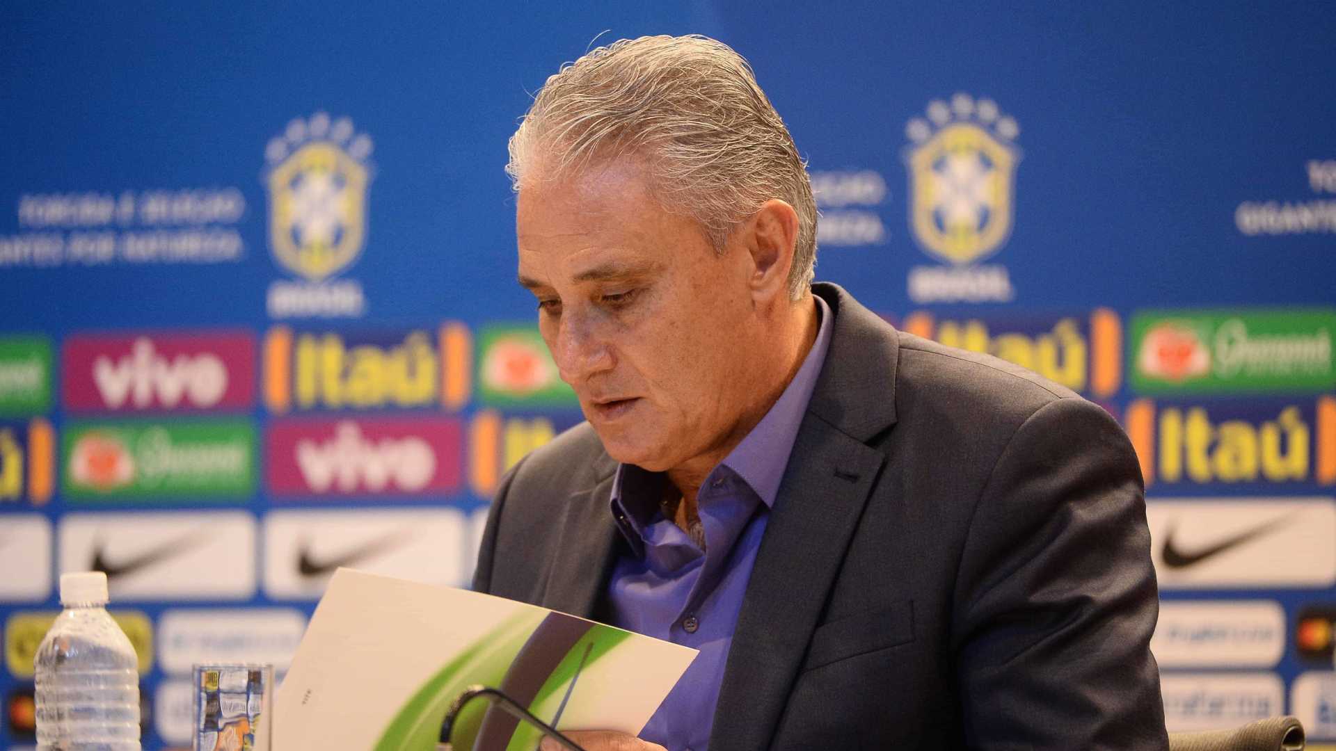 Se Dani Alves não for à Copa, quais são as opções de de Tite?