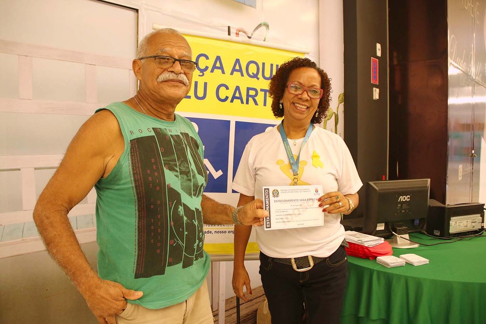 Cartão de estacionamento para vagas especiais é emitido em Olinda