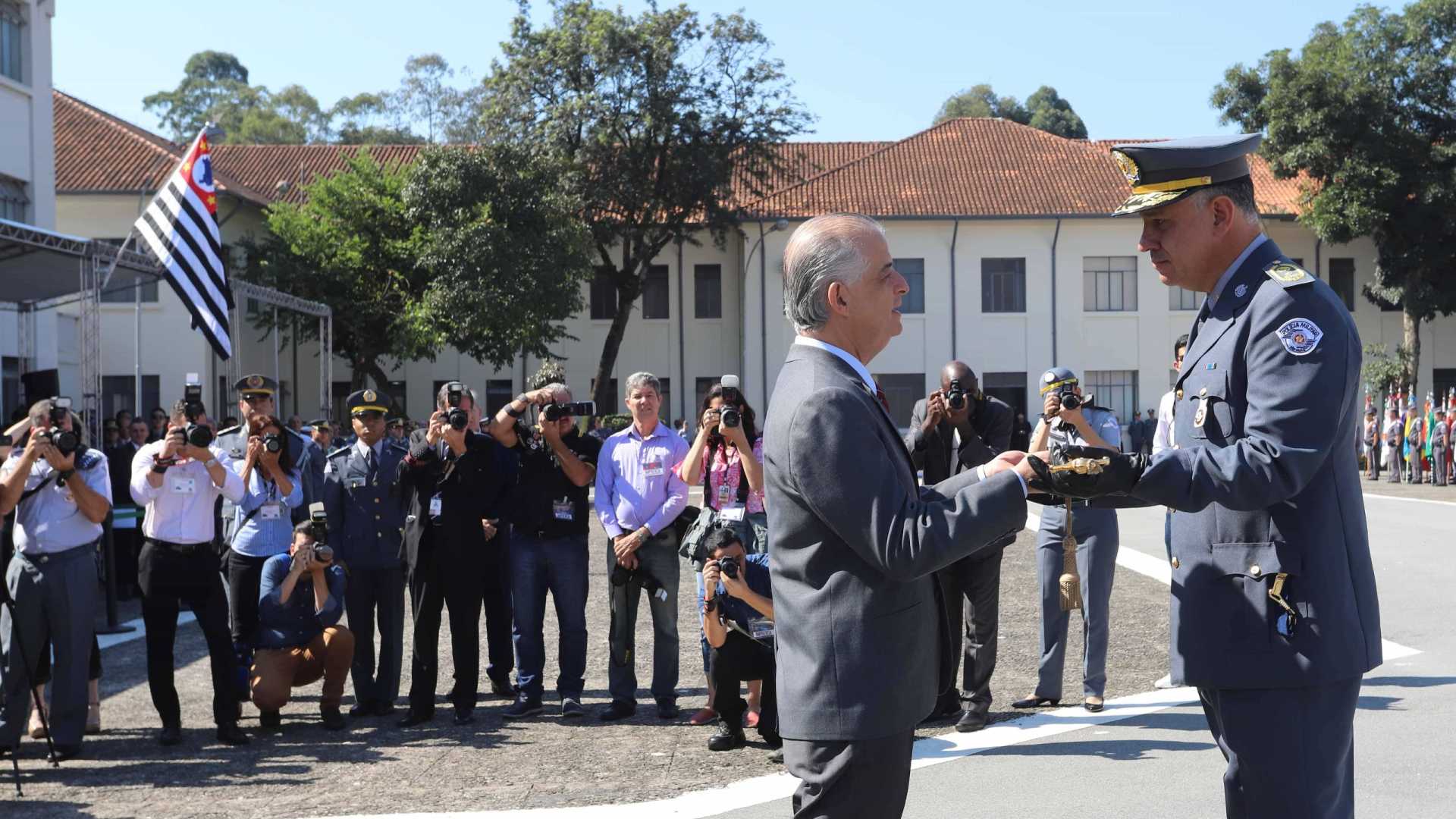 Novo comandante da PM toma posse em SP e pede reflexão sobre mortes