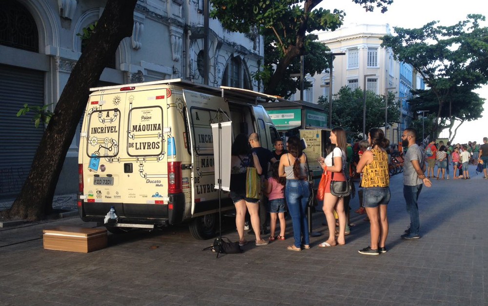 Projeto ‘Incrível Máquina de Livros’ estimula troca de obras literárias no Recife