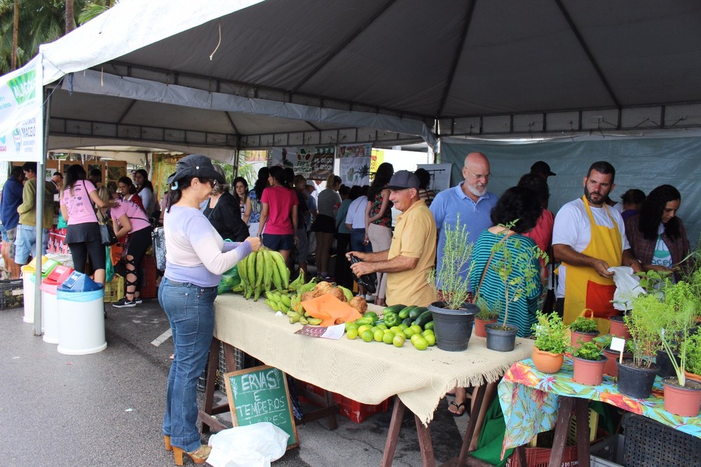 Feira Orgânica leva produtos naturais para a orla Ponta Verde, em Maceió
