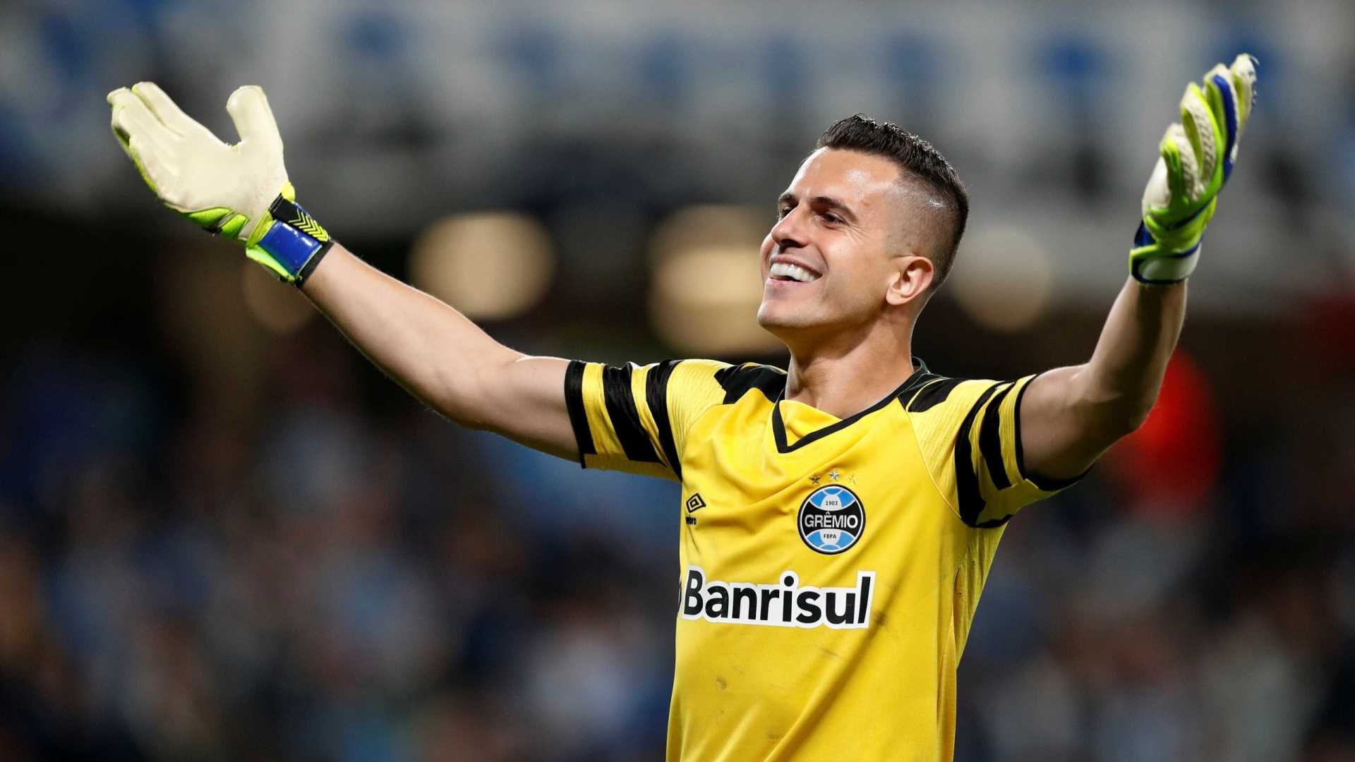 Goleiro do Grêmio quebra recorde sem levar gol e vai guardar luva
