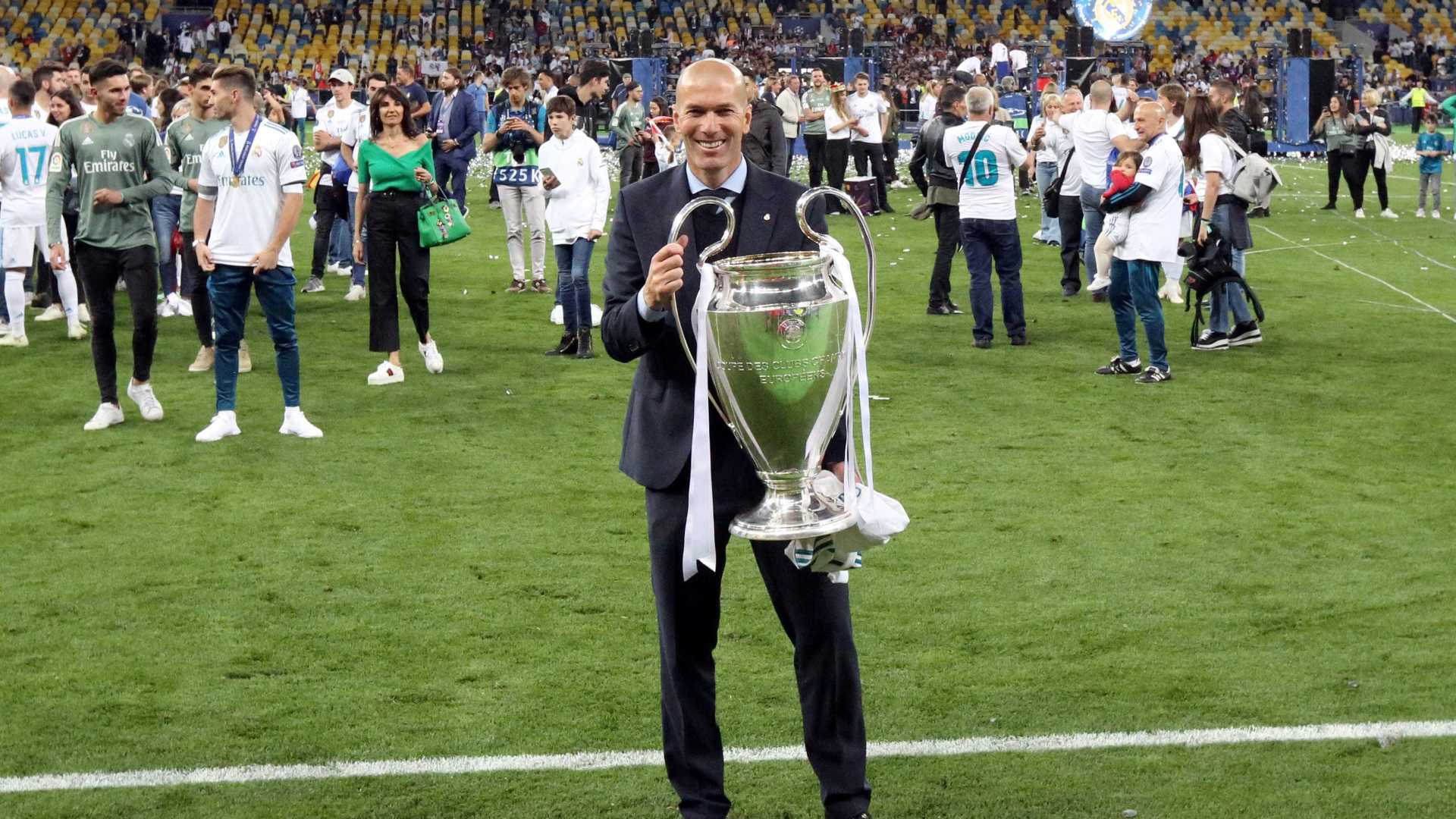 Zidane é o primeiro técnico a vencer três Champions seguidas